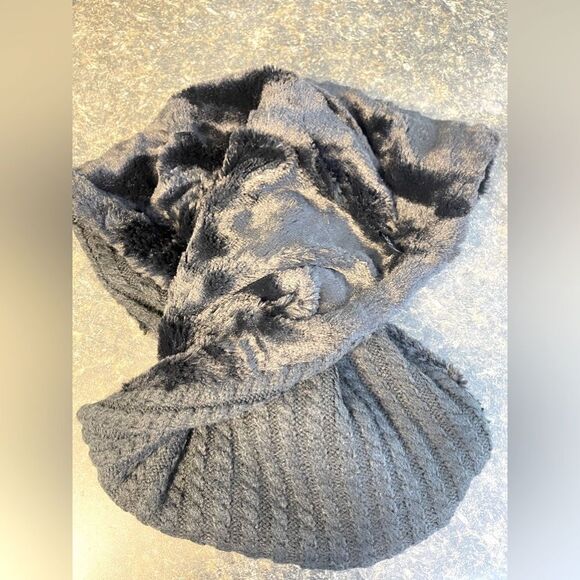 Denver Hayes Infinity Scarf/Hood Reversible Faux Fur/Cable Knit - Picture 3 of 4